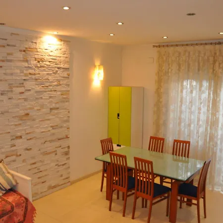 Modern Jacuzzi Apartman